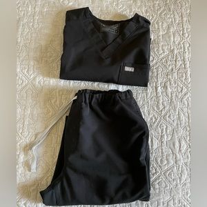 Men’s size medium figs